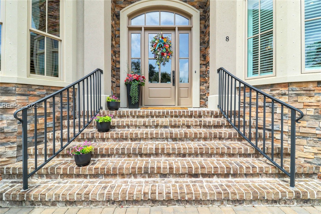 8 York Circle