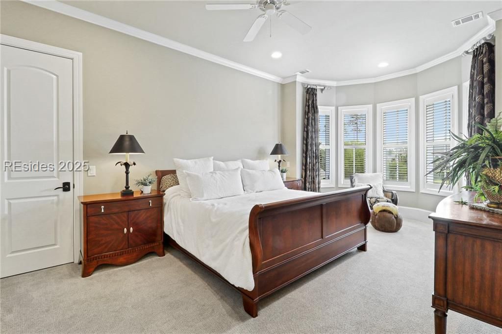 8 York Circle