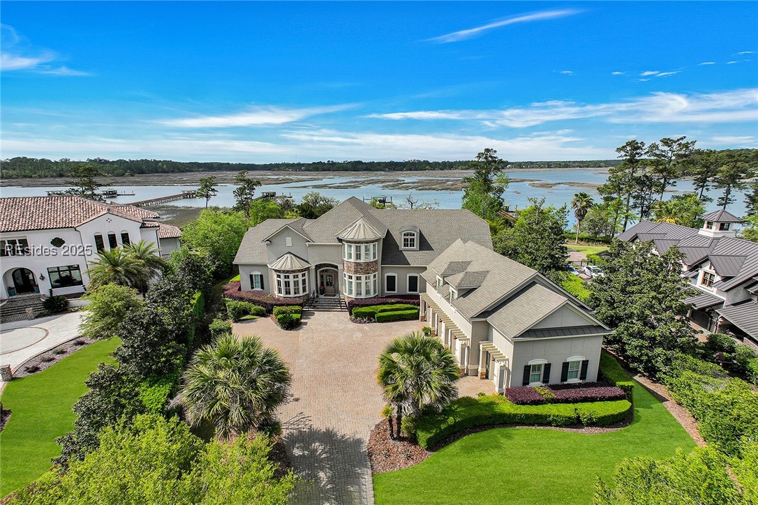 8 York Circle