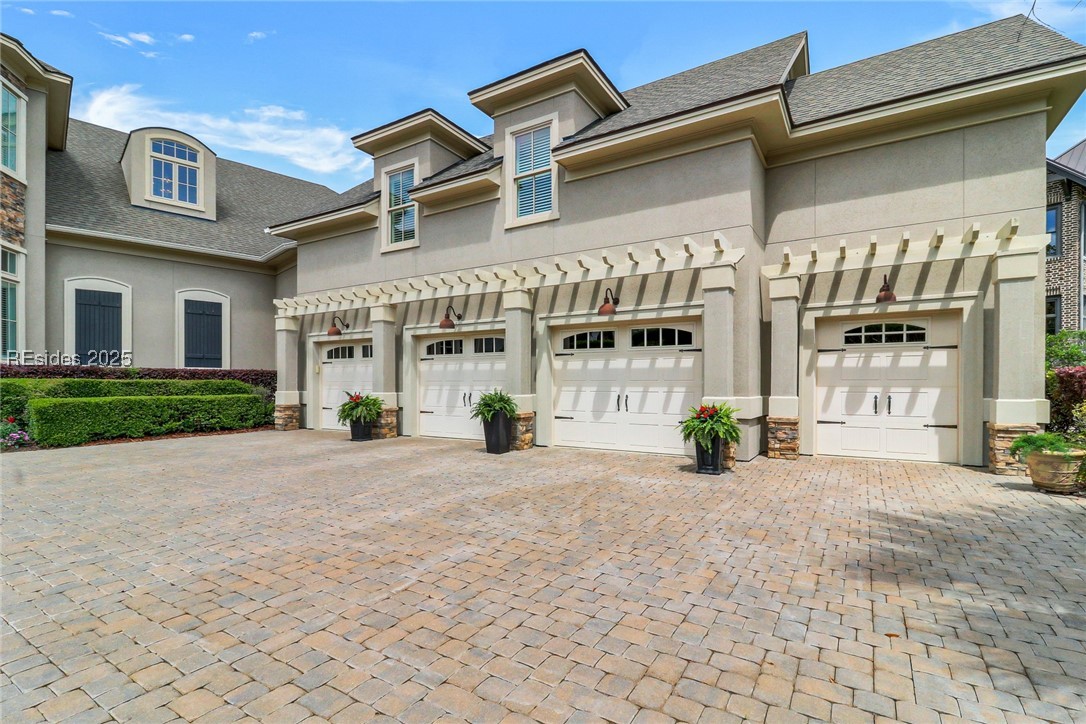 8 York Circle