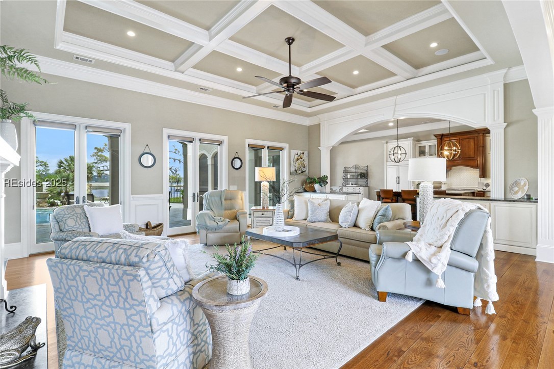 8 York Circle