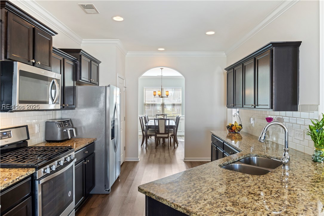 10 Benton Circle