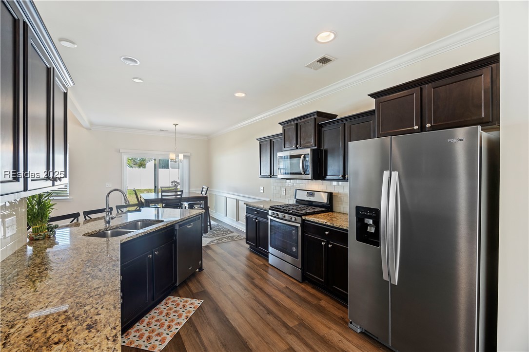 10 Benton Circle