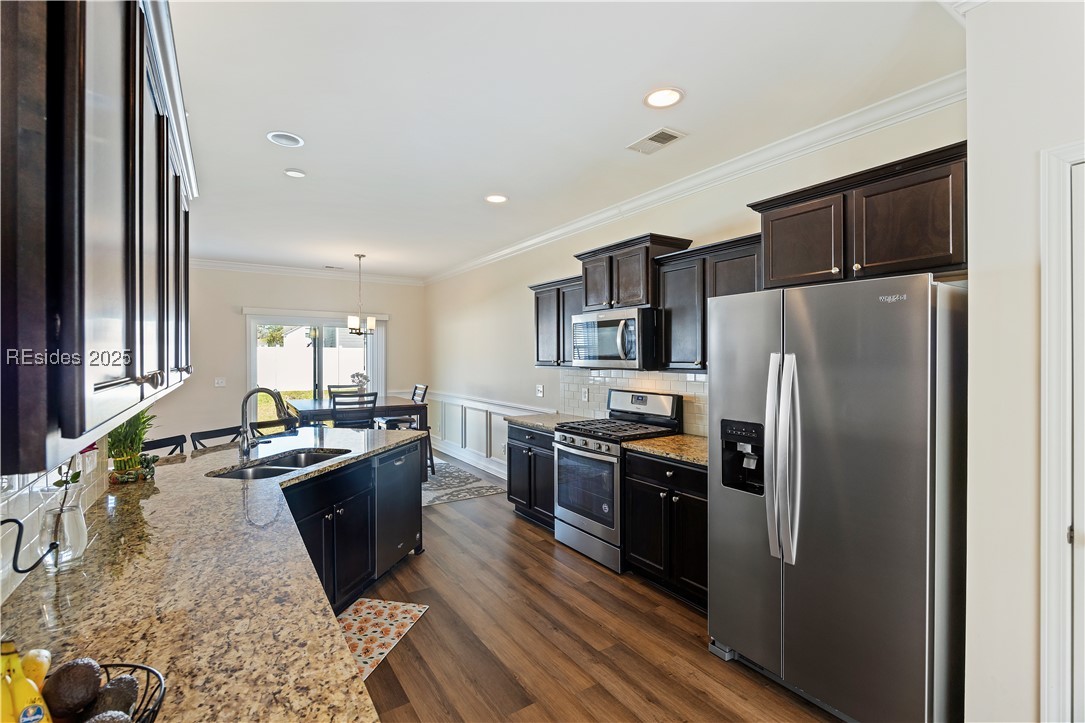 10 Benton Circle