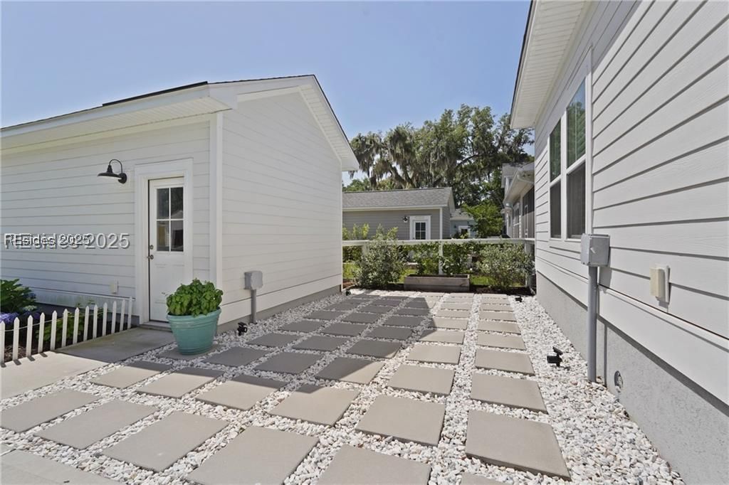 11 Basin Trail Street