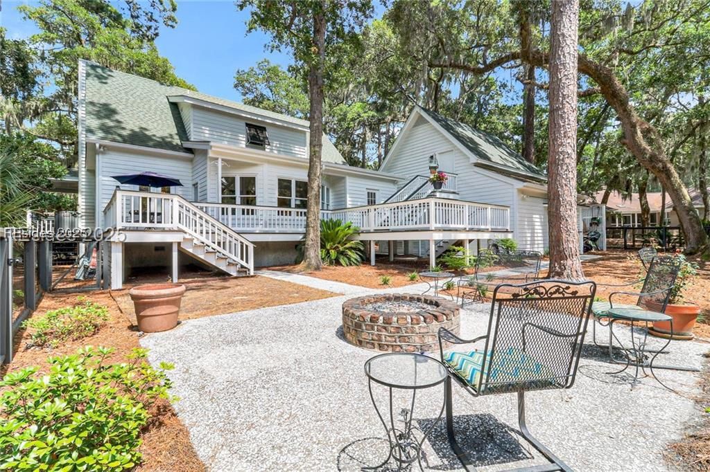 8 Dolphin Point Drive