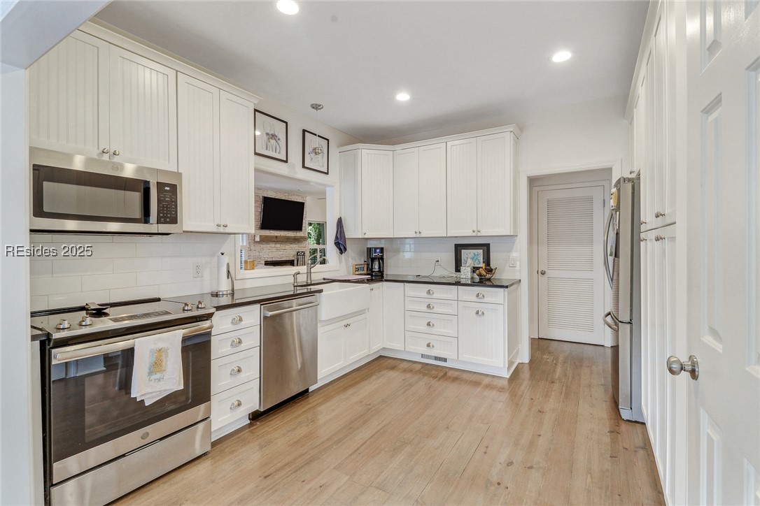 8 Dolphin Point Drive