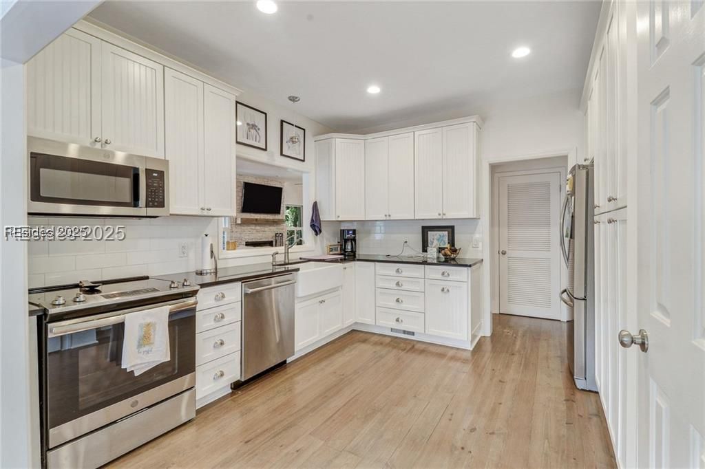 8 Dolphin Point Drive