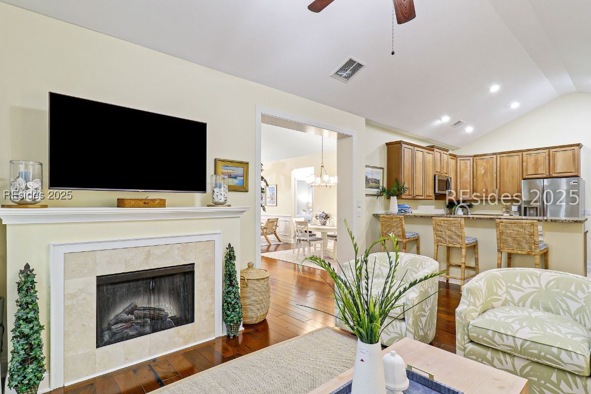35 Heartwood Court Unit: 1215