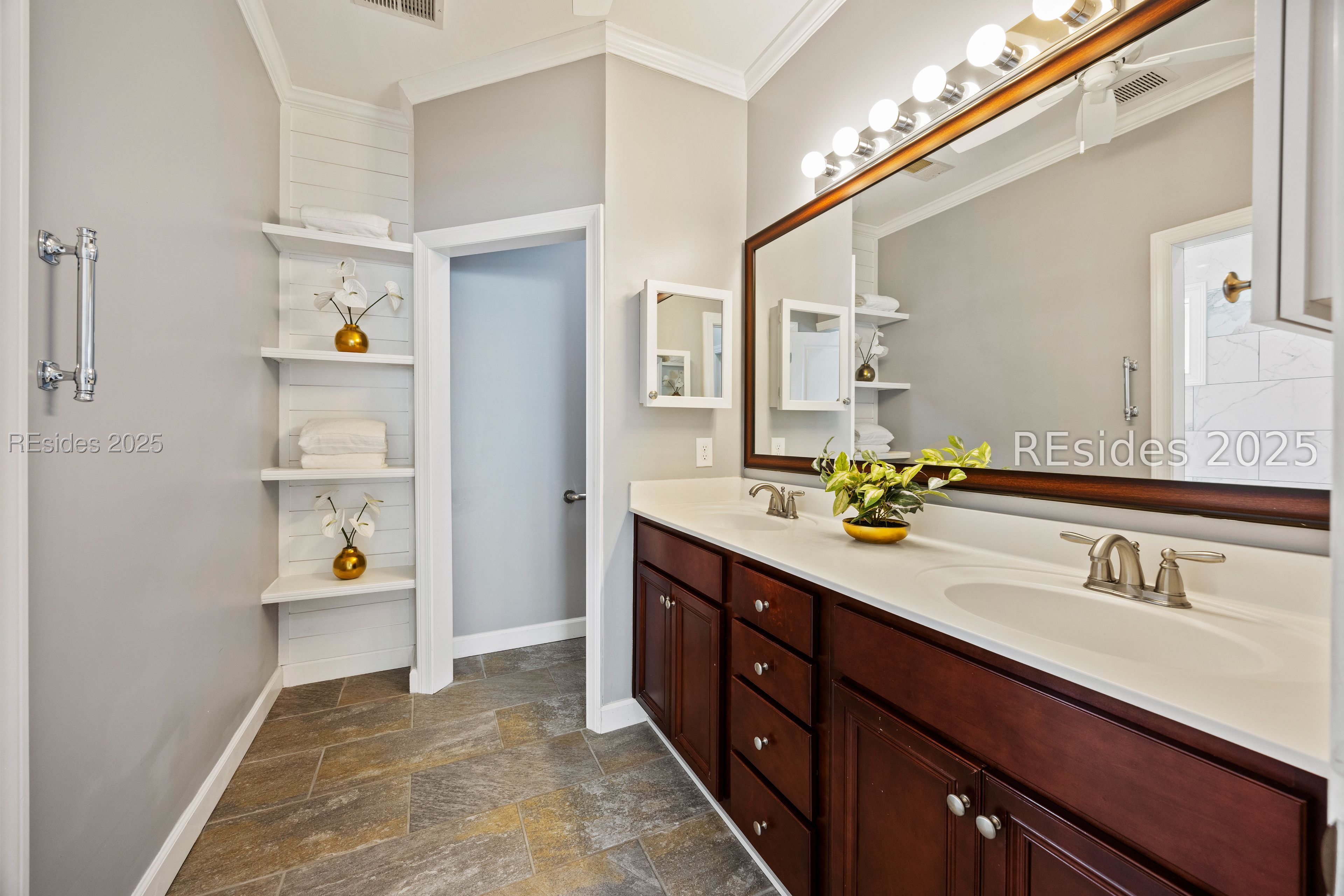 237 Grand Court S