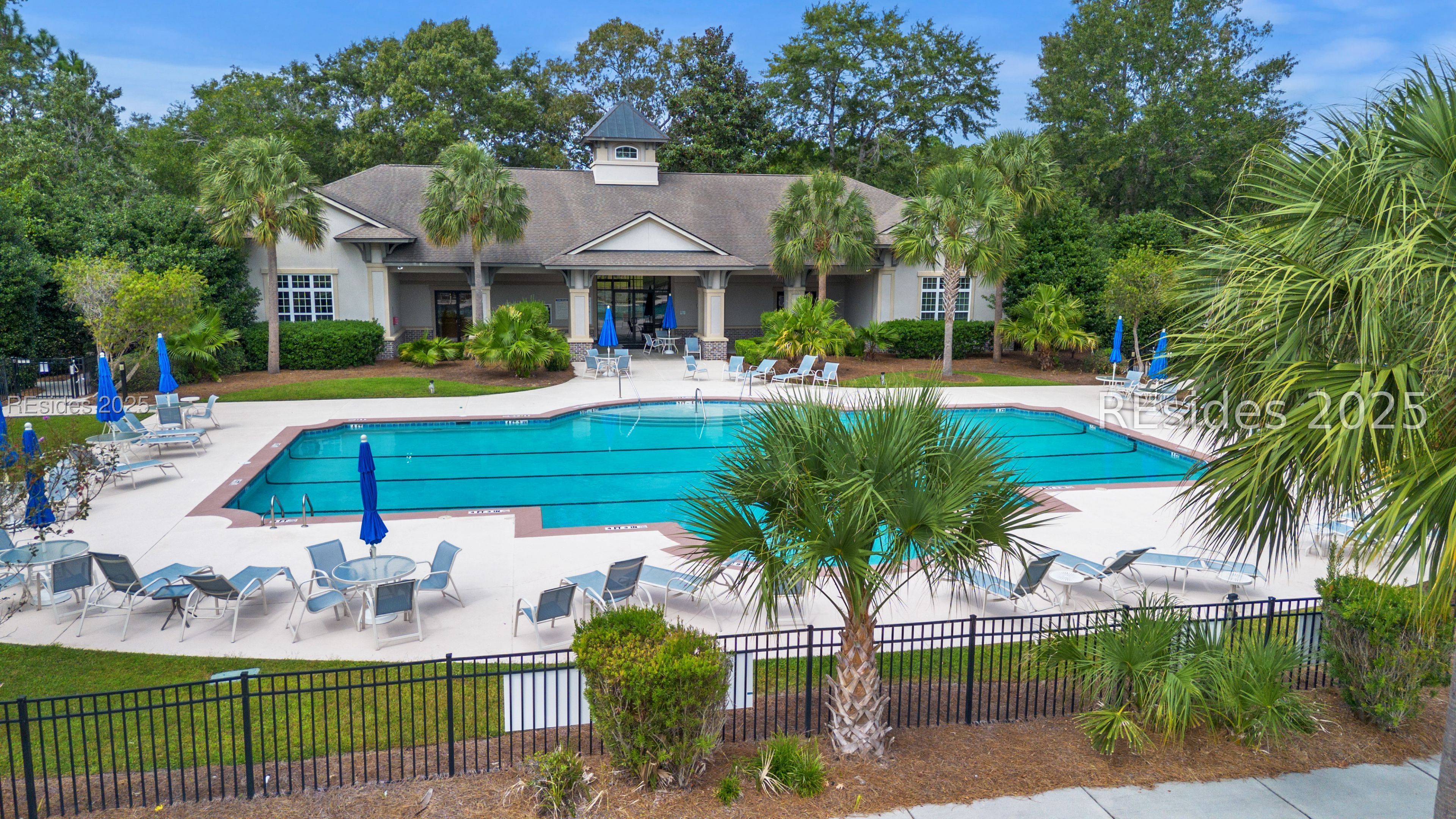 237 Grand Court S