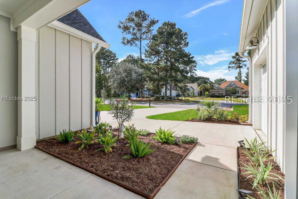 633 Firethorn Lane