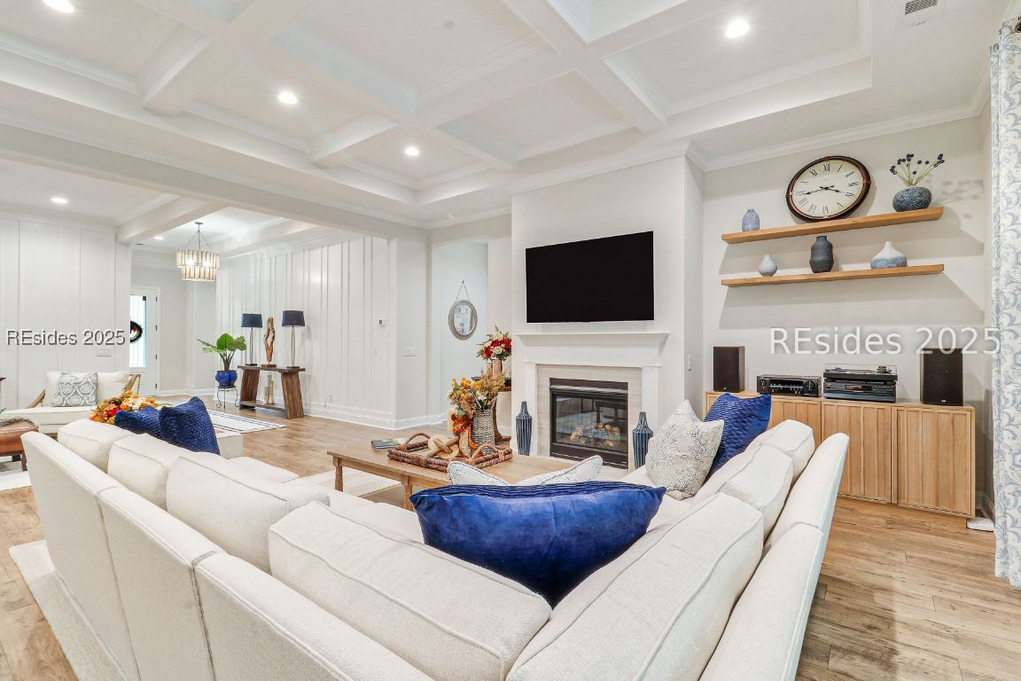 633 Firethorn Lane