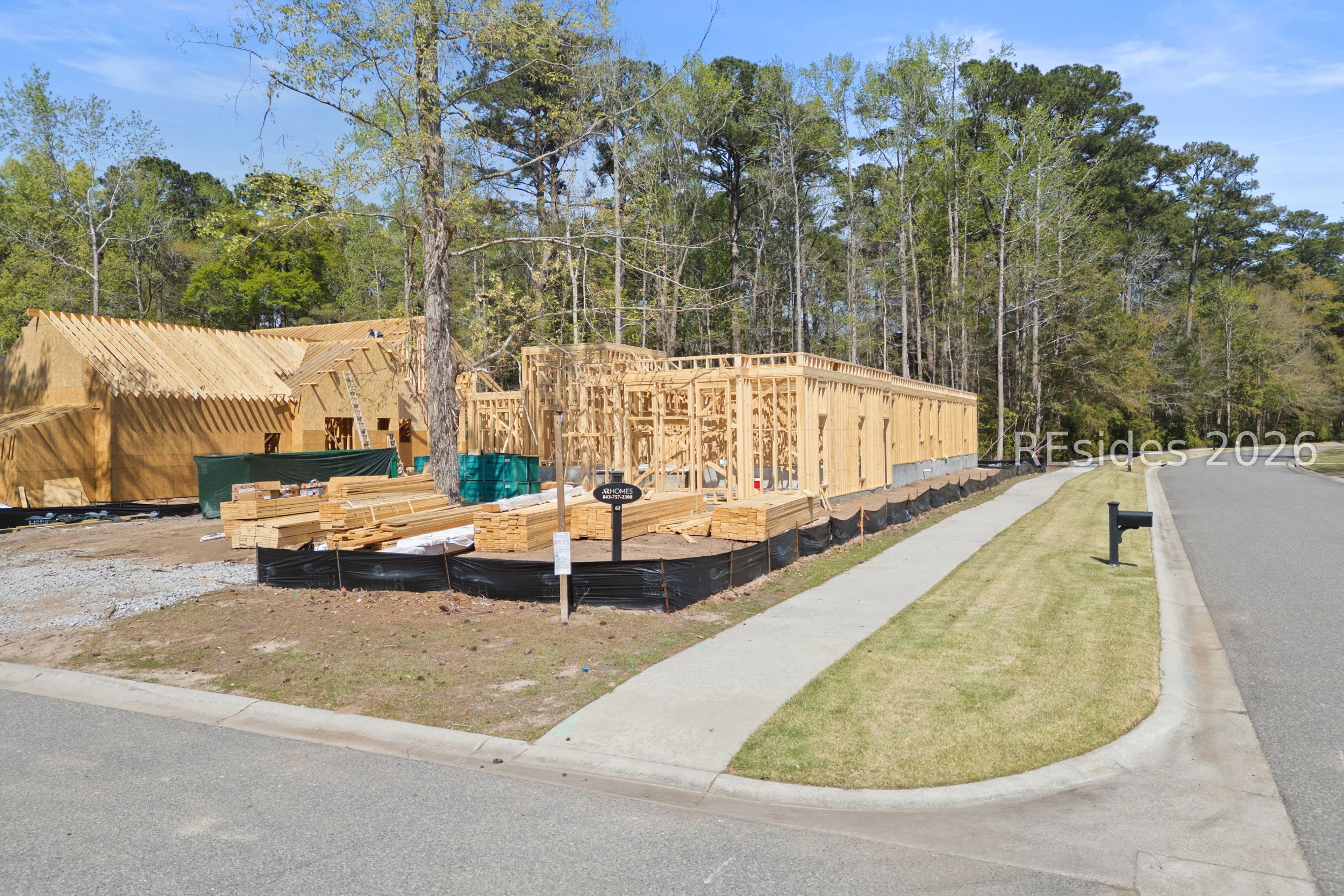 2 Woodside Circle