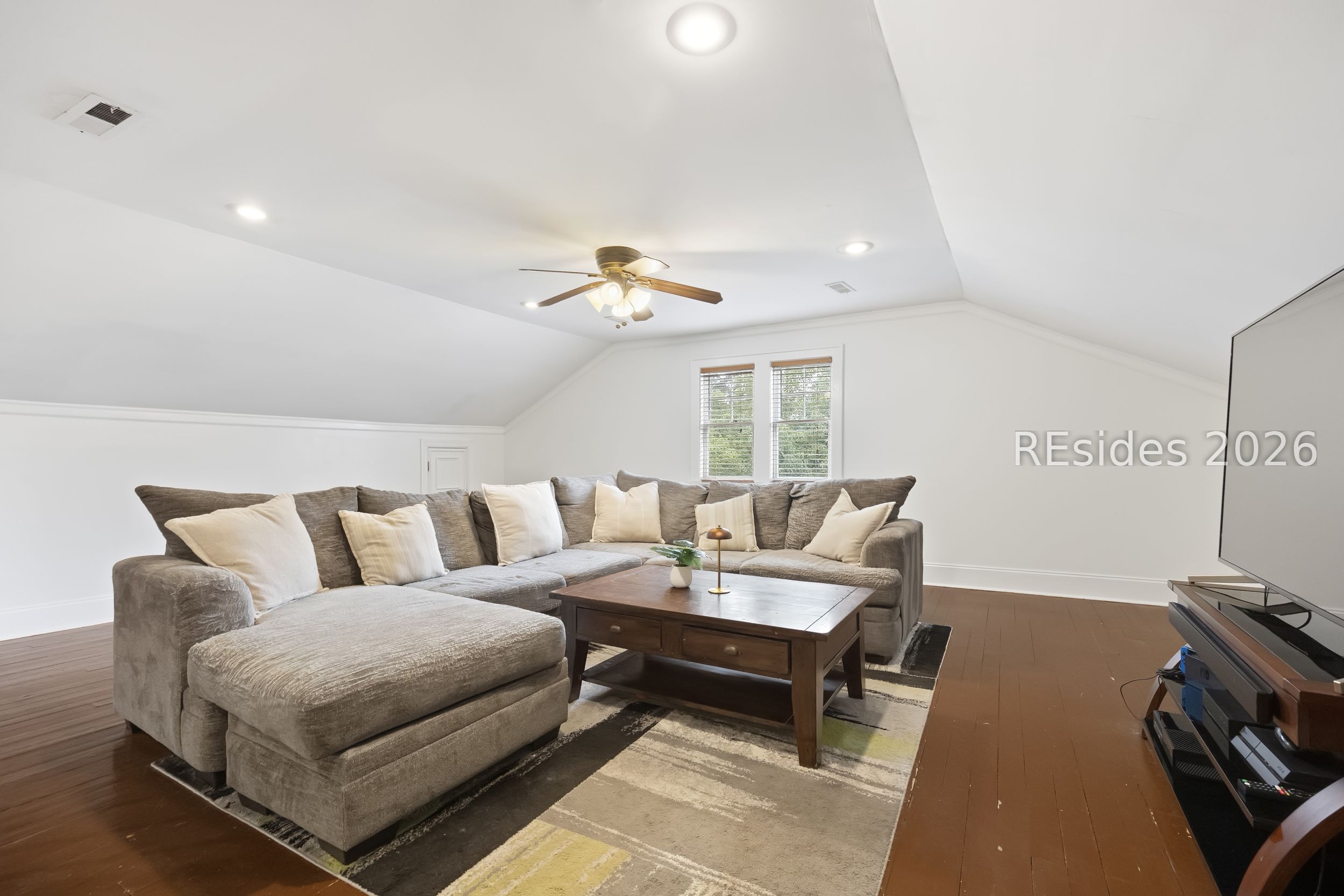 535 E 44th Street