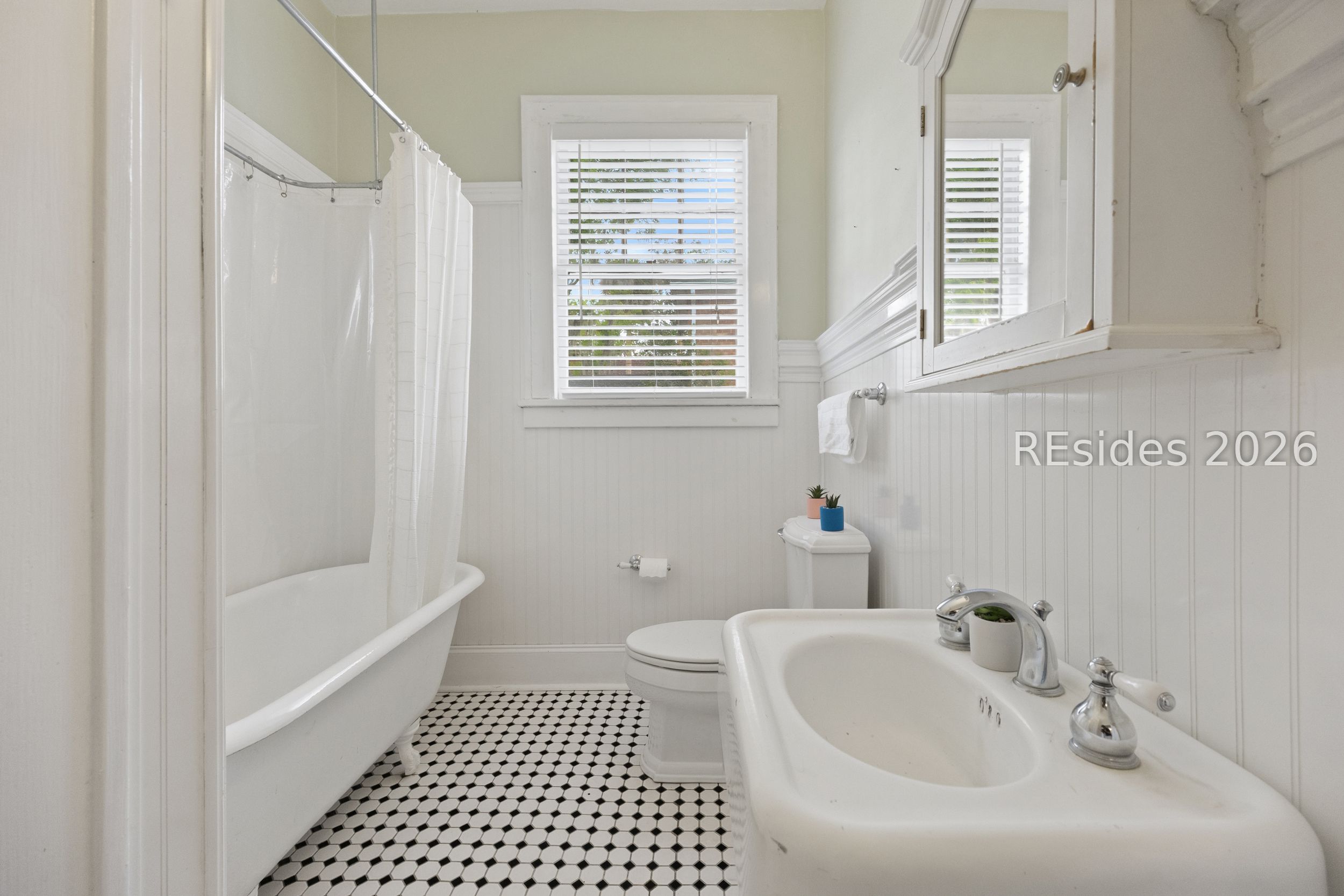535 E 44th Street