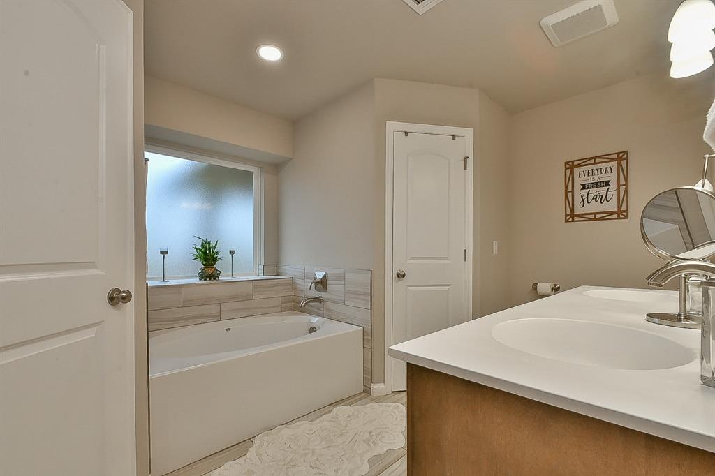 4805 Apatite Bluff Drive