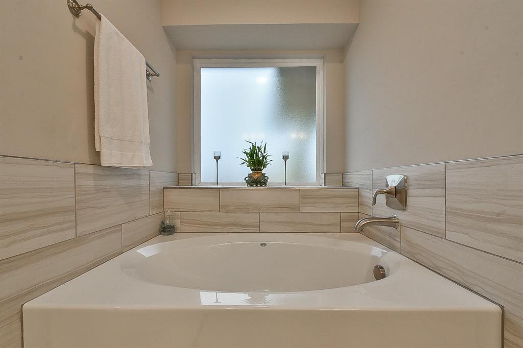 4805 Apatite Bluff Drive
