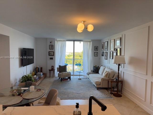 2000 NE 135th St # 703