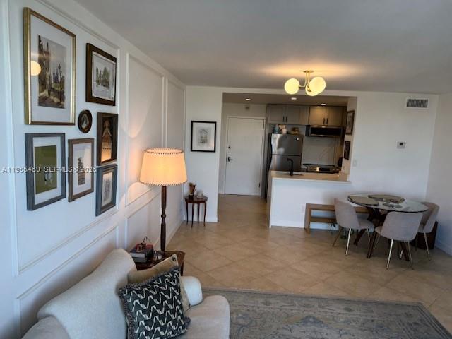 2000 NE 135th St # 703