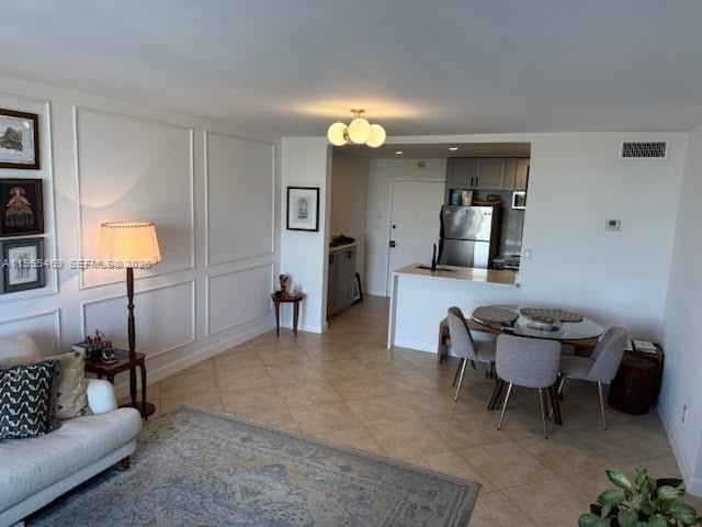 2000 NE 135th St # 703