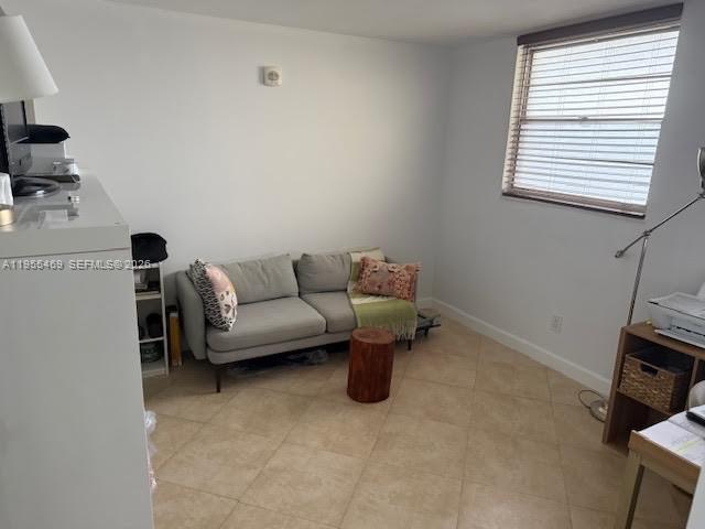 2000 NE 135th St # 703