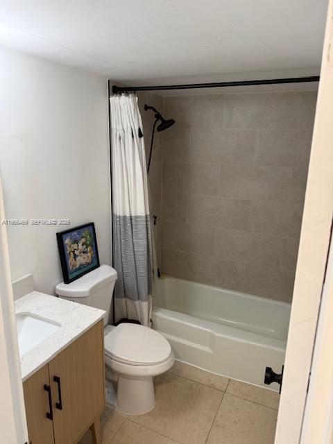 2000 NE 135th St # 703