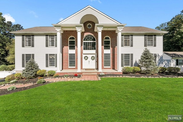 2 Wood Chase Lane