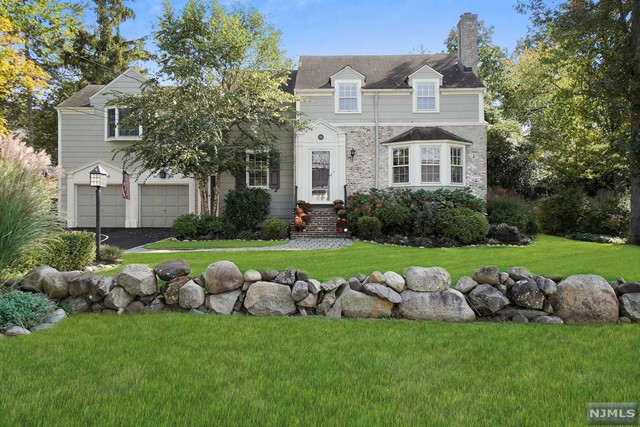 69 Sunset Avenue