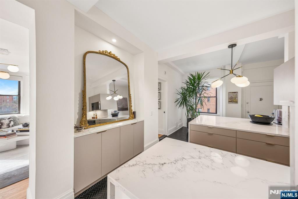 363-377 Mt Prospect Avenue 6DW