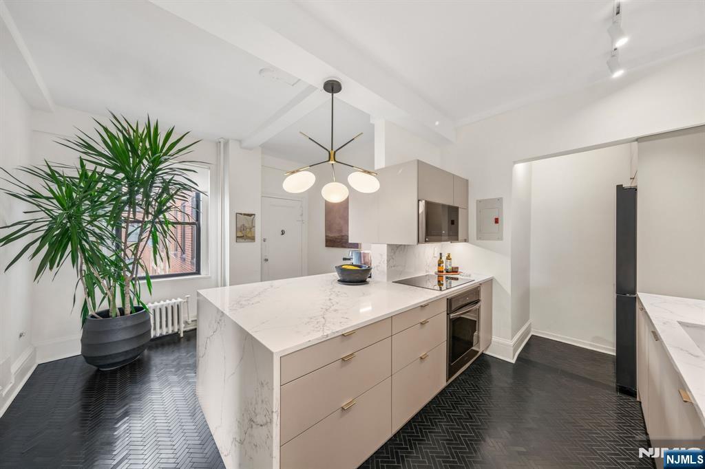 363-377 Mt Prospect Avenue 6DW