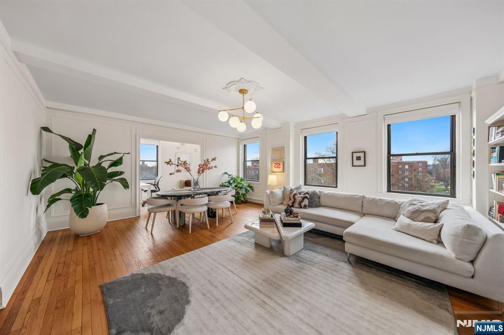 363-377 Mt Prospect Avenue 6DW