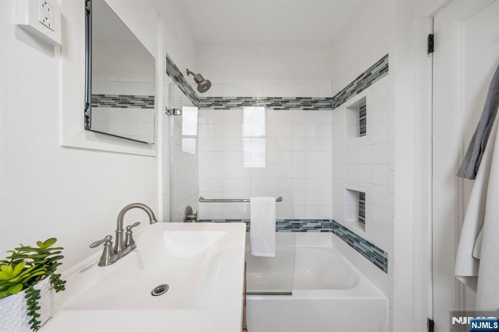 363-377 Mt Prospect Avenue 6DW