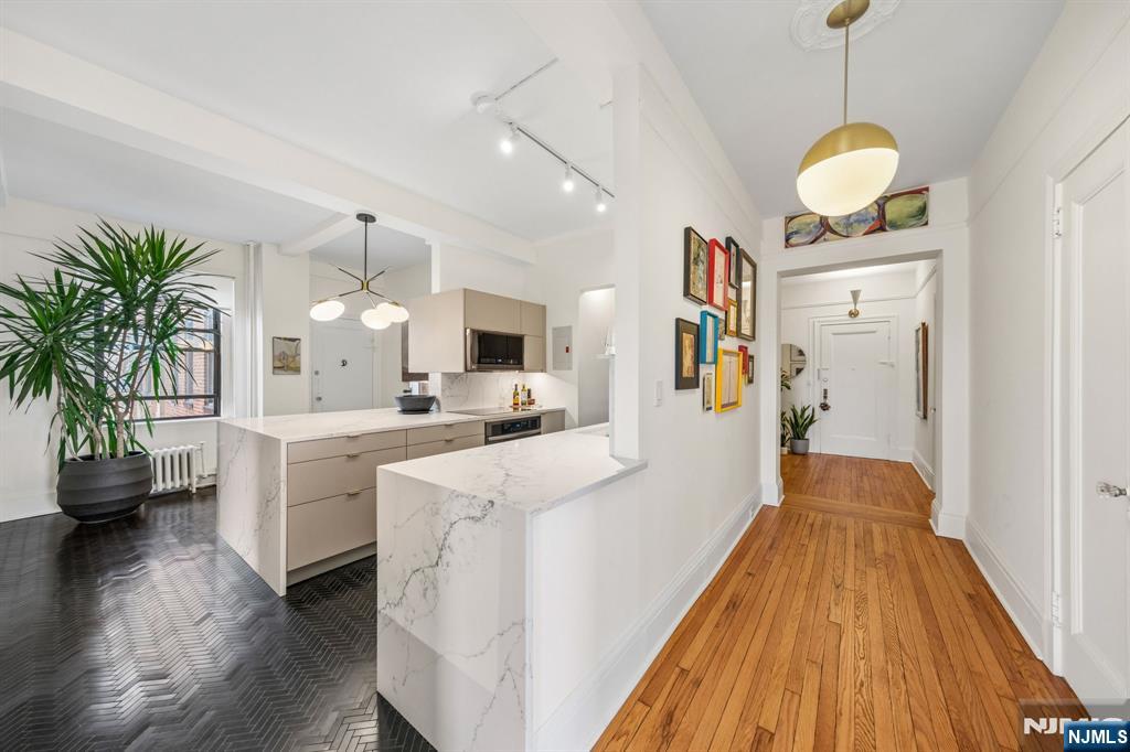 363-377 Mt Prospect Avenue 6DW