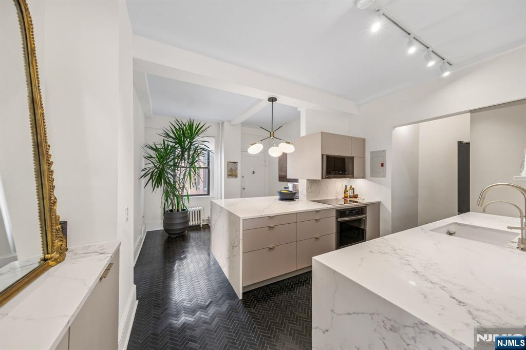 363-377 Mt Prospect Avenue 6DW