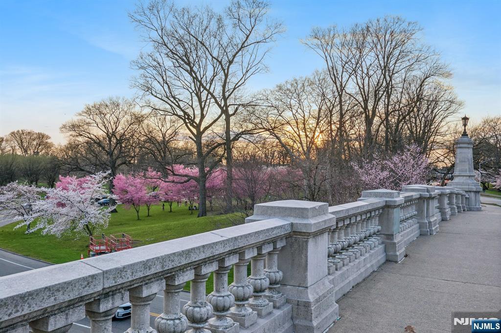 363-377 Mt Prospect Avenue 6DW