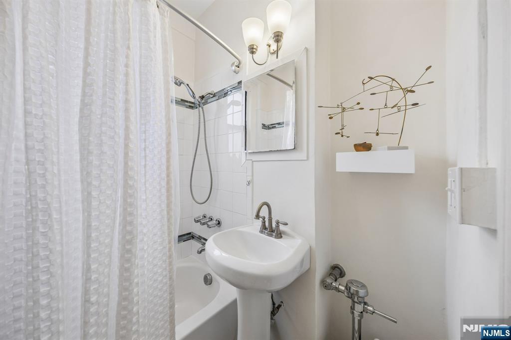 363-377 Mt Prospect Avenue 6DW