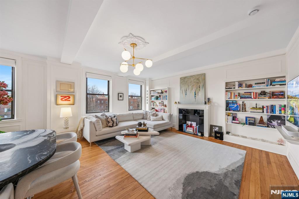 363-377 Mt Prospect Avenue 6DW