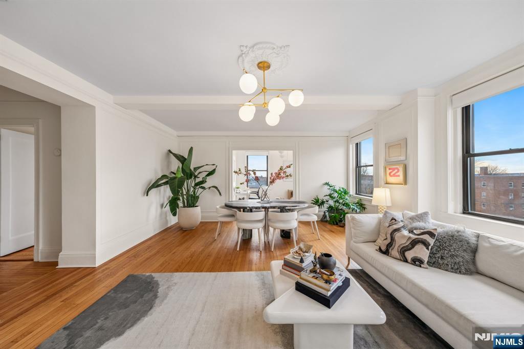 363-377 Mt Prospect Avenue 6DW