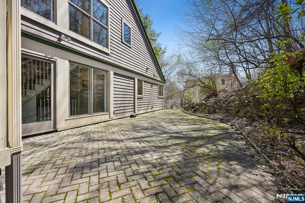 54 Upper High Crest Drive