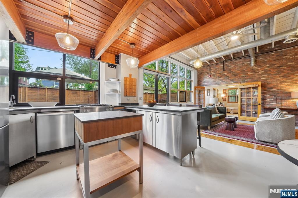 51 Greenwood Avenue 1
