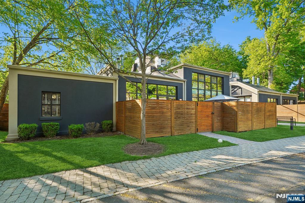 51 Greenwood Avenue 1