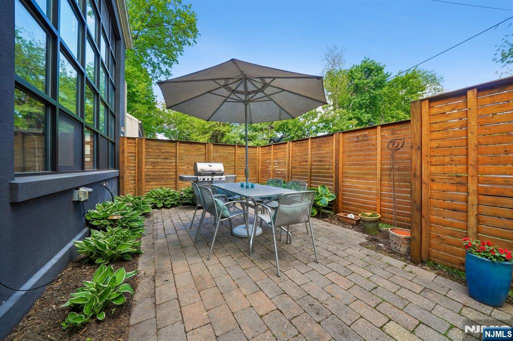 51 Greenwood Avenue 1