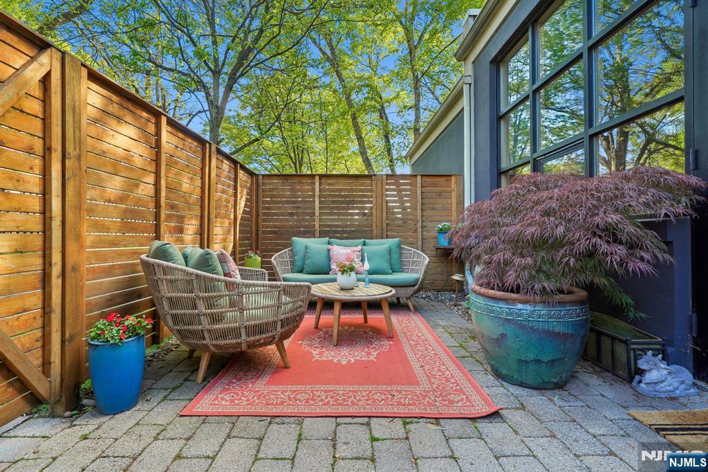 51 Greenwood Avenue 1