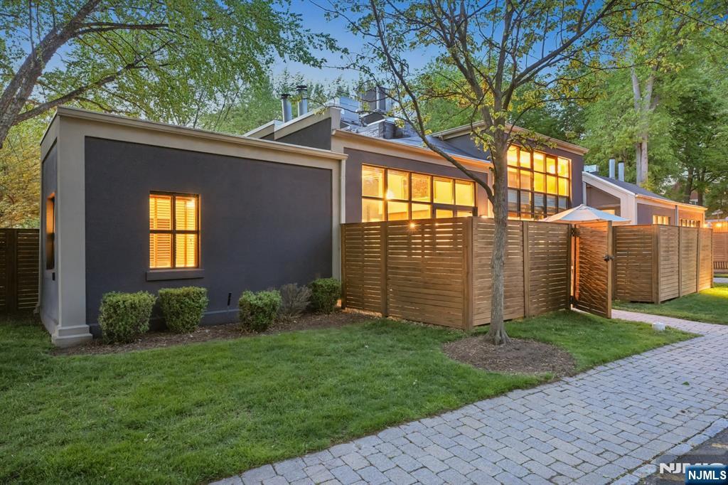 51 Greenwood Avenue 1
