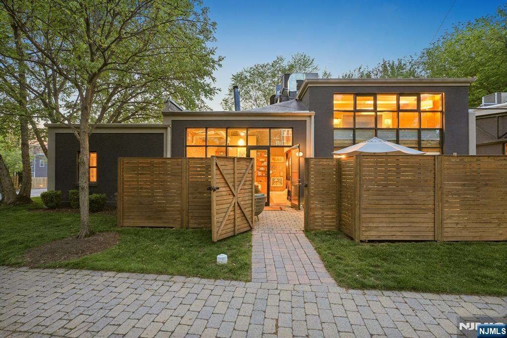 51 Greenwood Avenue 1