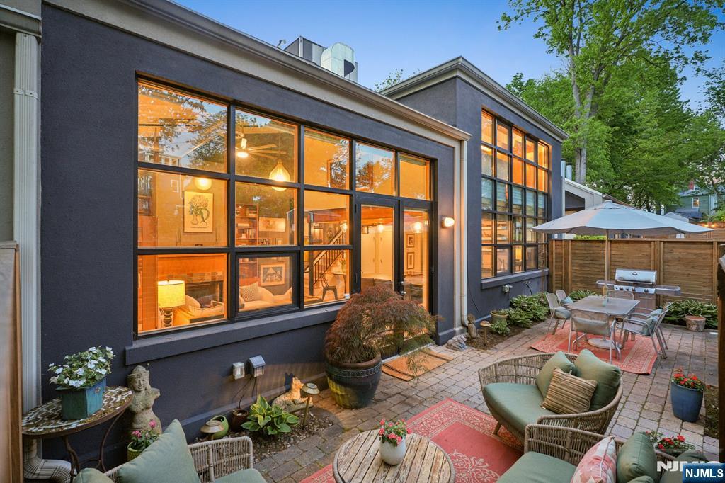 51 Greenwood Avenue 1