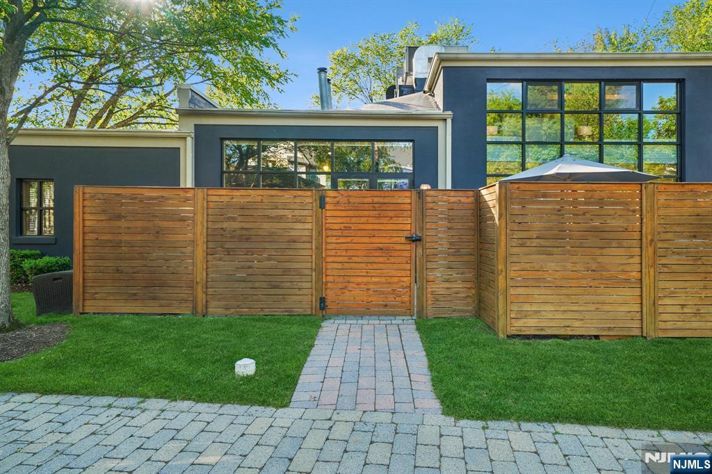 51 Greenwood Avenue 1