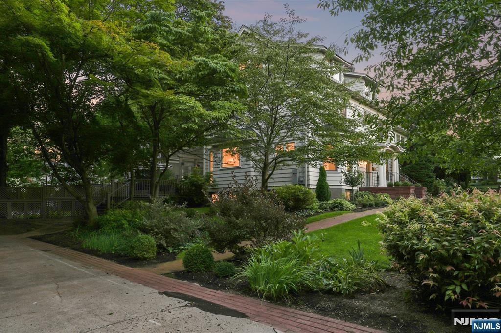 150 Gordonhurst Avenue