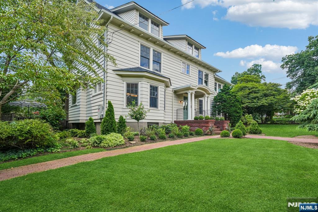 150 Gordonhurst Avenue